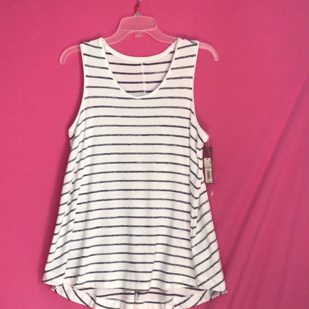 Very soft, flowing sleeveless top, never worn